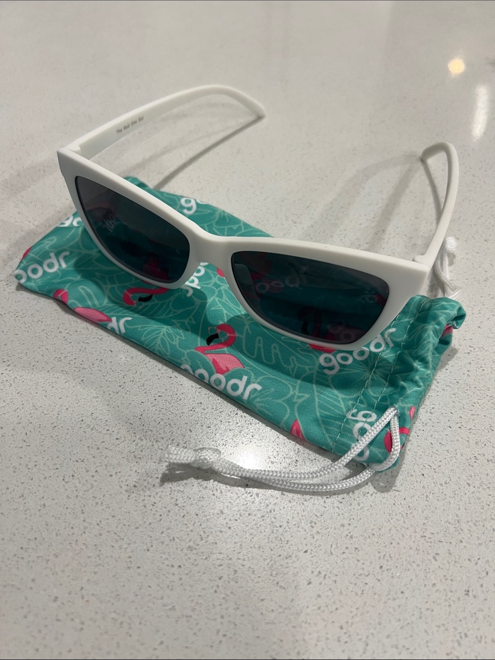 NWOT goodr “The Mod One Out”White Cat-Eye Sunglasses for with Dark Lenses